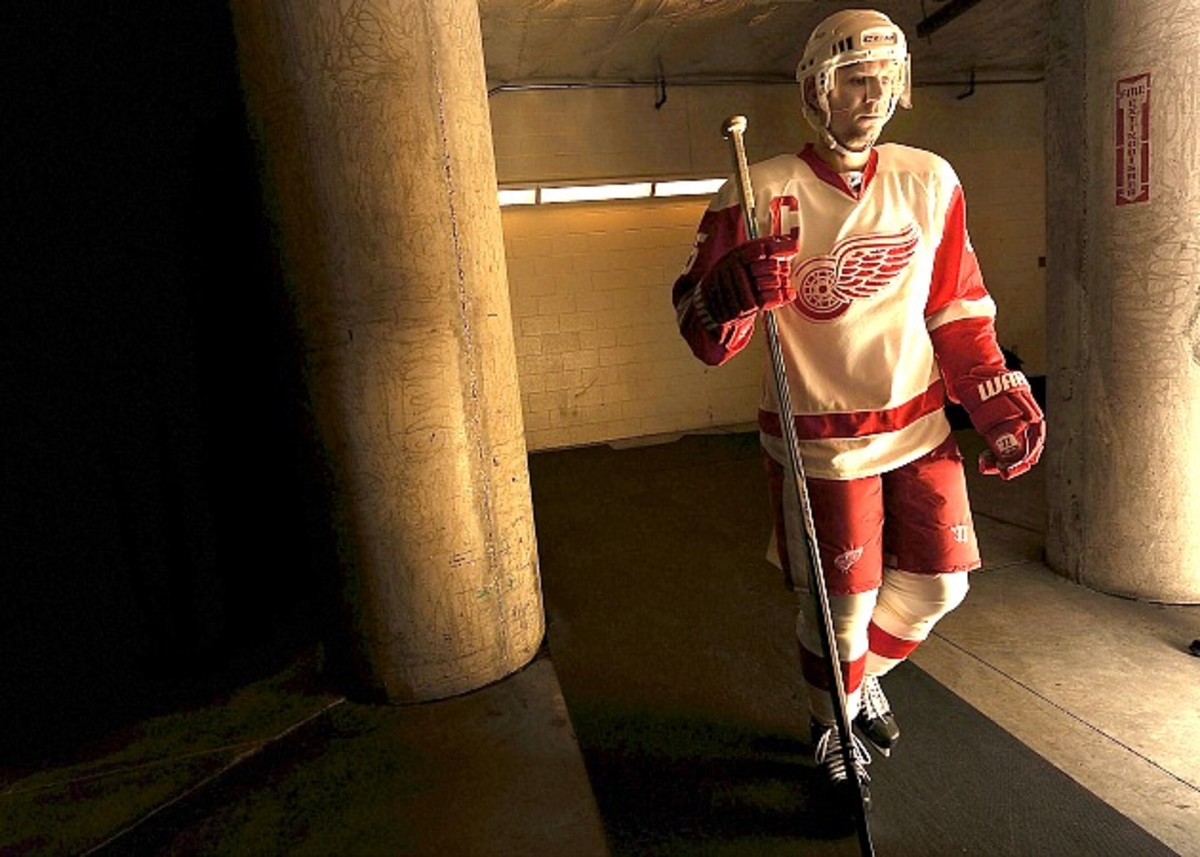 Nick-Lidstrom-Ronald-Martinez.jpg